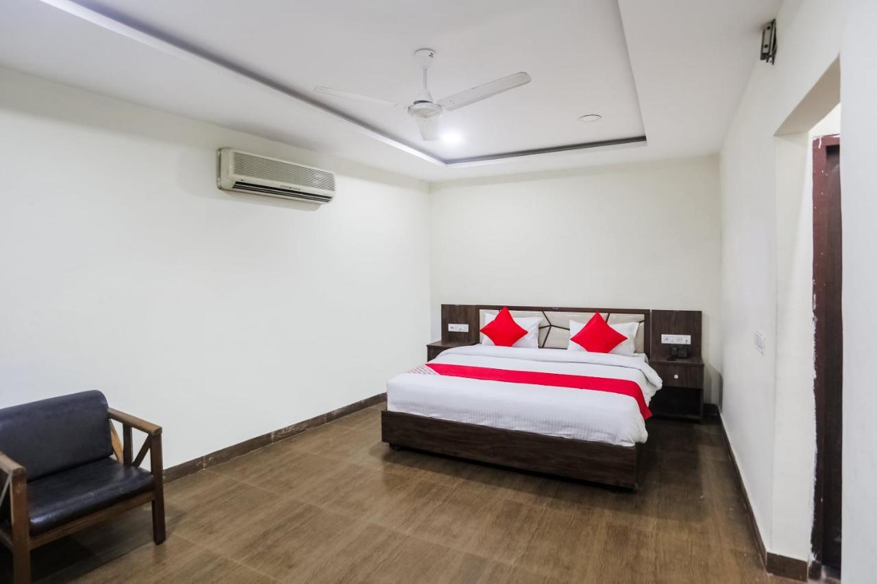 OYO 63134 Hotel Red Queen Raigarh Buitenkant foto