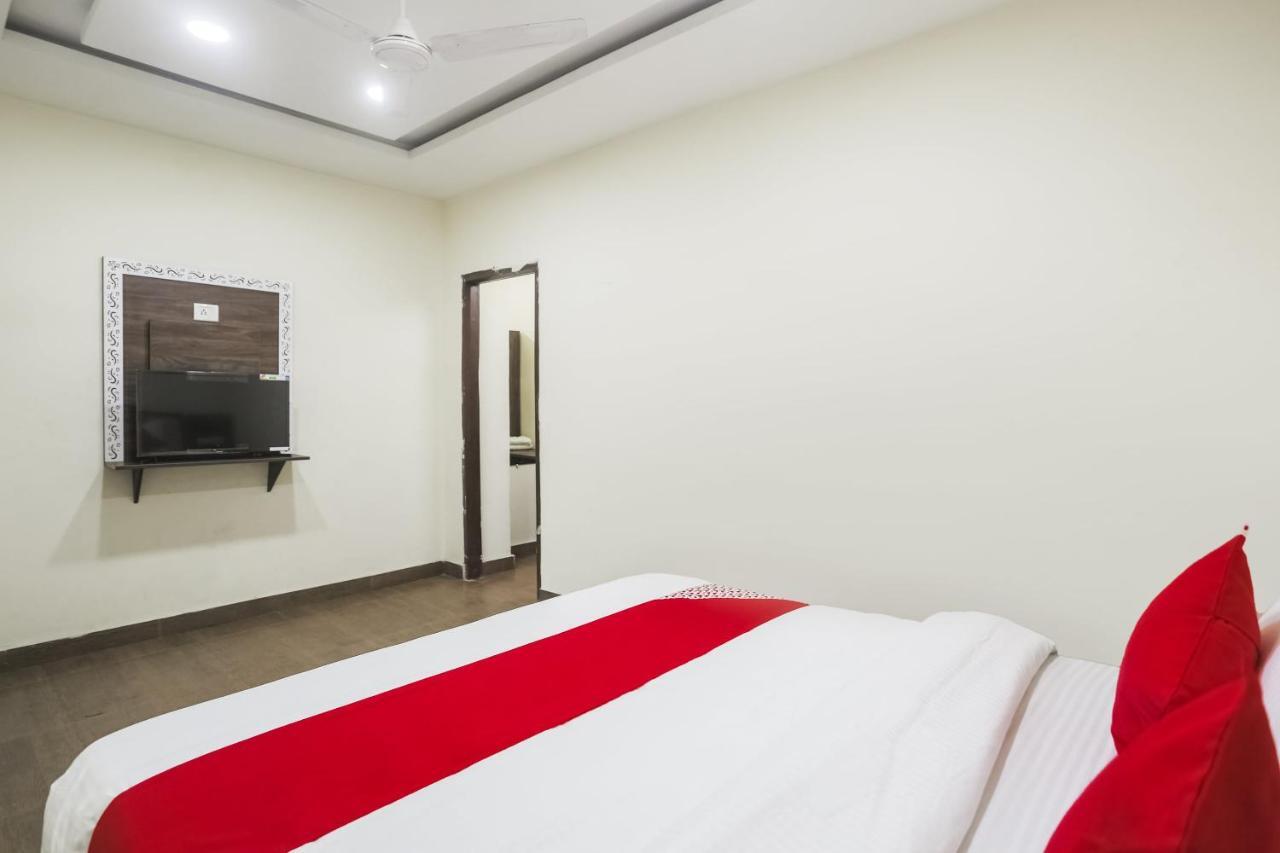 OYO 63134 Hotel Red Queen Raigarh Buitenkant foto