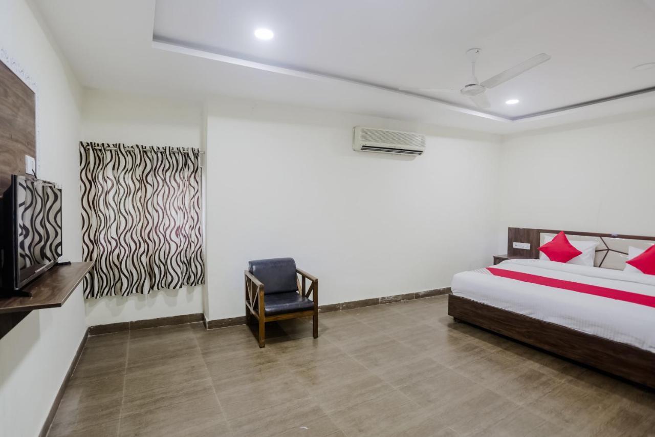 OYO 63134 Hotel Red Queen Raigarh Buitenkant foto