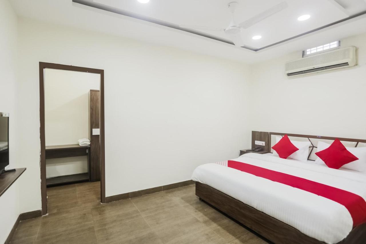OYO 63134 Hotel Red Queen Raigarh Buitenkant foto